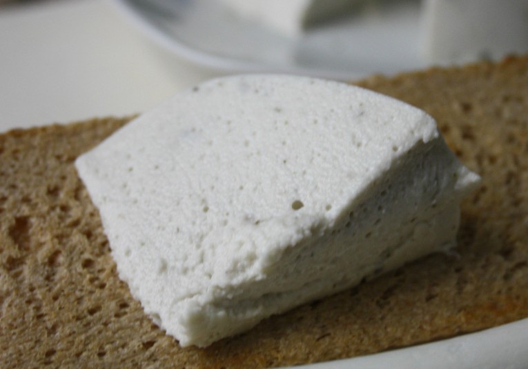 Réaliser un fromage maison vegan sans yaourtière